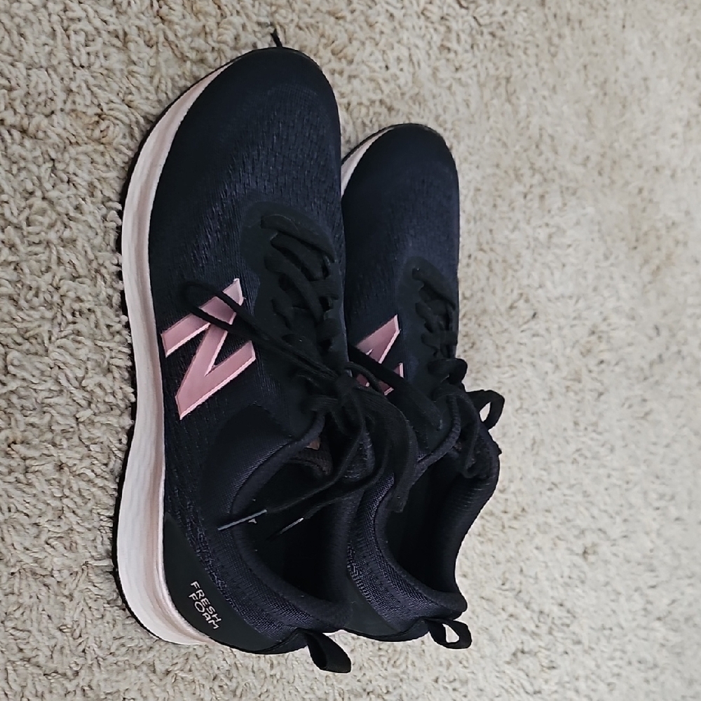 New Balance Women's Black and Pink Running Shoes